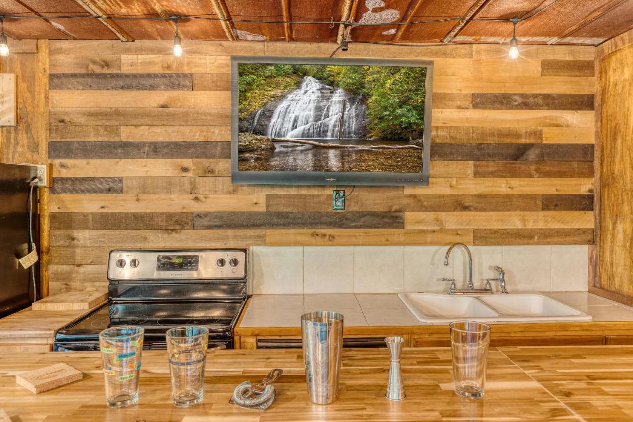 Secluded Sunrise Ridge-10 Min From Blue Ridge, King Beds, Hot Tub, 2 Porches, Fireplace Wood Burning, Mountain View, Cozy מראה חיצוני תמונה
