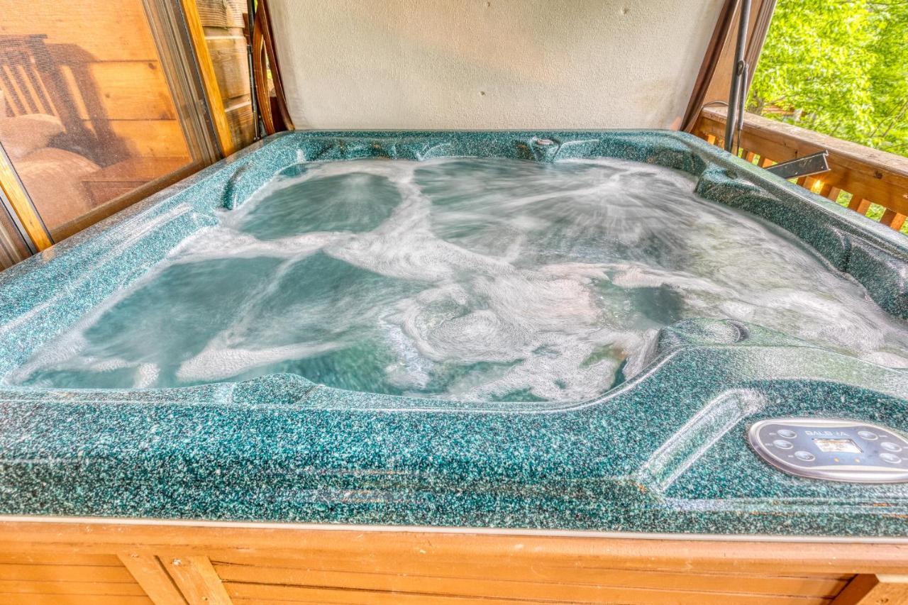 Secluded Sunrise Ridge-10 Min From Blue Ridge, King Beds, Hot Tub, 2 Porches, Fireplace Wood Burning, Mountain View, Cozy מראה חיצוני תמונה