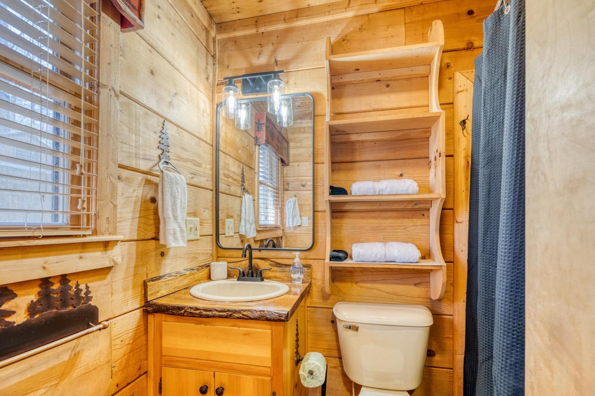 Secluded Sunrise Ridge-10 Min From Blue Ridge, King Beds, Hot Tub, 2 Porches, Fireplace Wood Burning, Mountain View, Cozy מראה חיצוני תמונה
